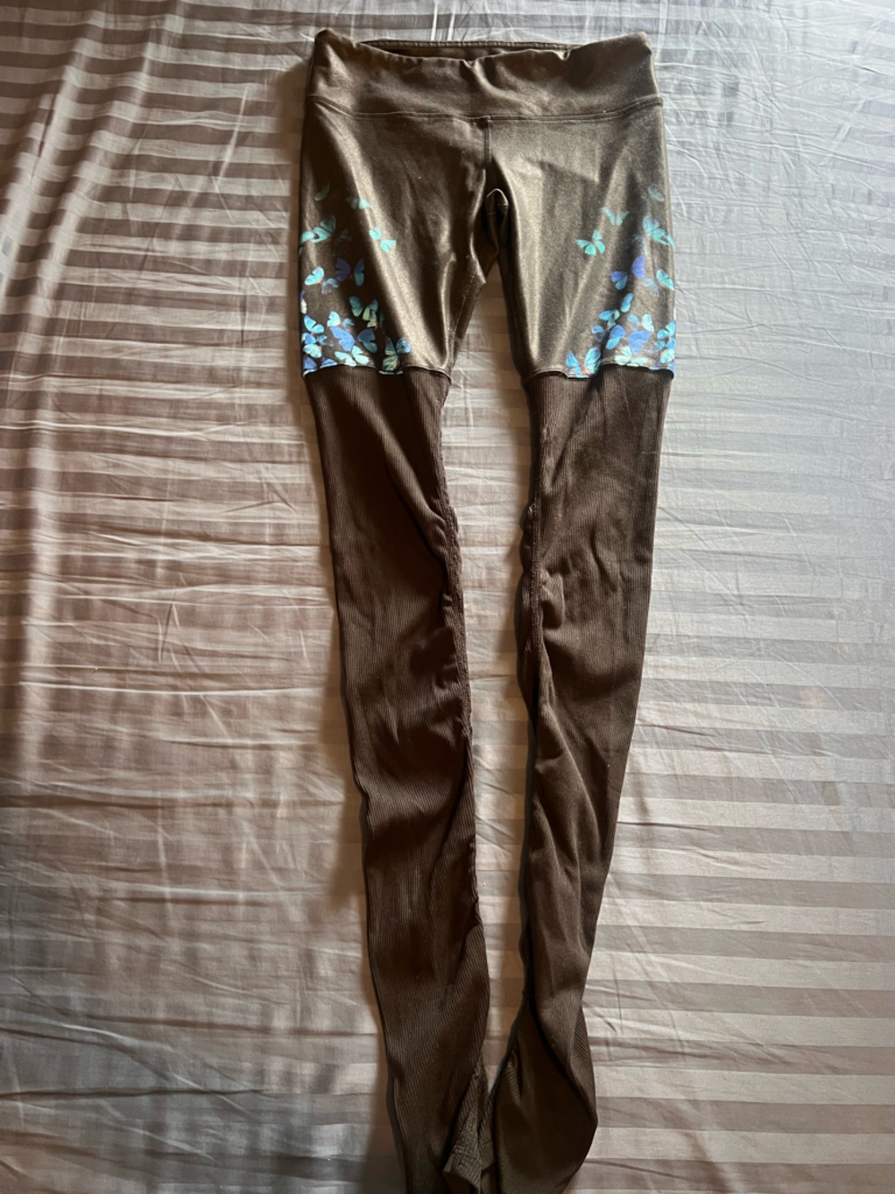 ALO Yoga Black Leggings butterfly detail with Logo